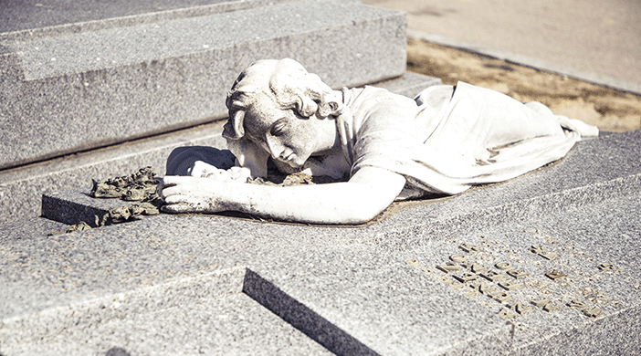 Cementerio Almudena estatua - Servicios funerarios EMSFCM Madrid