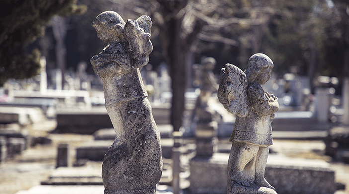 Cementerio Almudena estatuas - Servicios funerarios EMSFCM