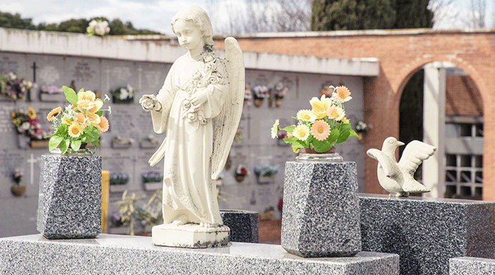 Cementerio Fuencarral estatua - Servicios funerarios EMSFCM Madrid