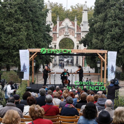 Altares mexicanos y música antigua en los Cementerios Municipales con motivo de la festividad de Todos los Santos