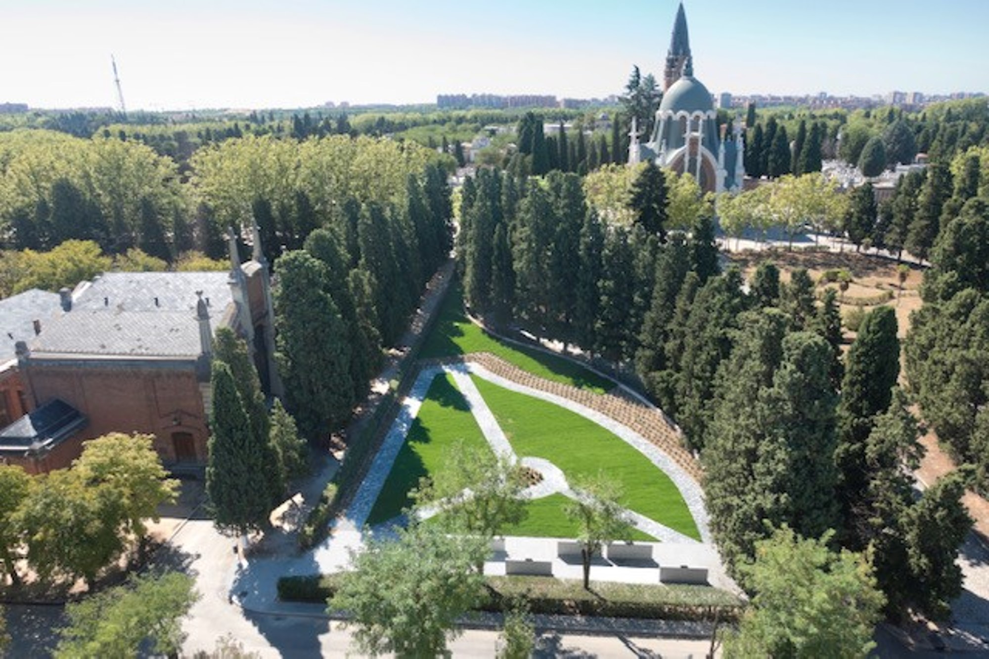 Ampliación Jardín del Recuerdo cementerio Almudena. Esparcimiento cenizas