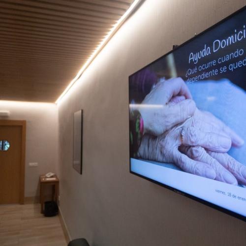 Homenajes audiovisuales en las salas del Tanatorio Sur, la última apuesta de la Funeraria Municipal