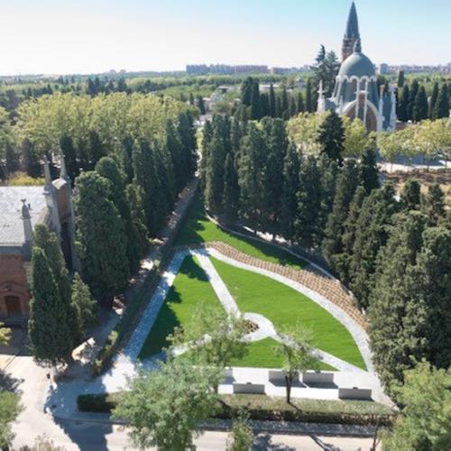 Ampliación Jardín del Recuerdo cementerio Almudena. Esparcimiento cenizas